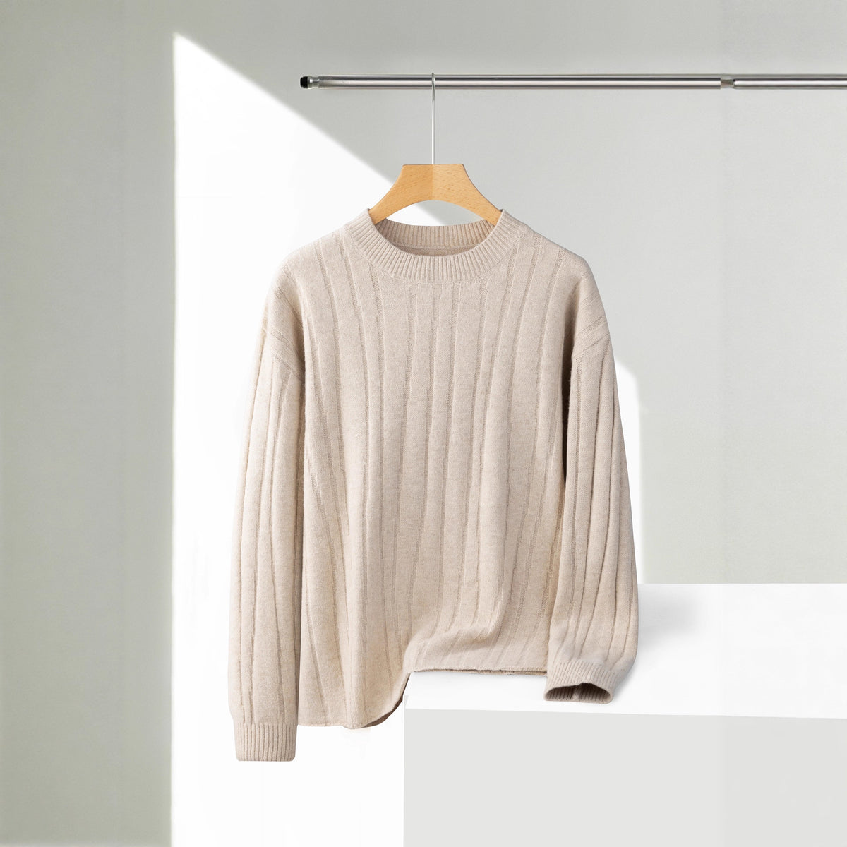 Solid color round neck sweater for men