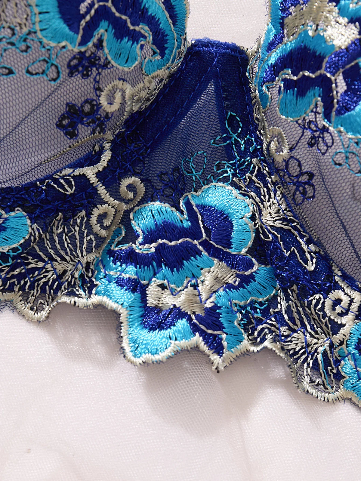 New Women's Vintage Embroidered Floral Lingerie Set with Steel Ring Push-Up Breathable Sexy Intimate Bra Set Close-Fitting